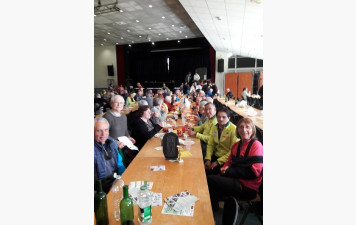 randonnée organisée à Trélazé. la récompense pour la section marche du RVA, le club le plus représenté.